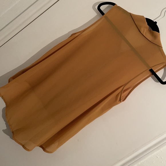 Women’s High-Low Button Down Blouse - Picture 3 of 3